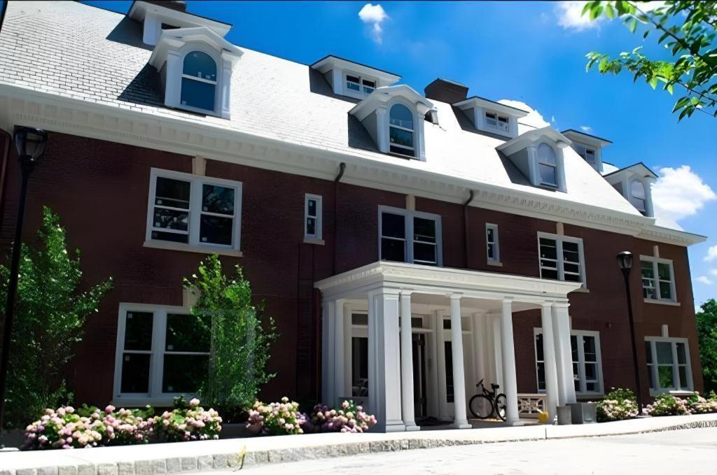 The George Montclair Hotel Luaran gambar